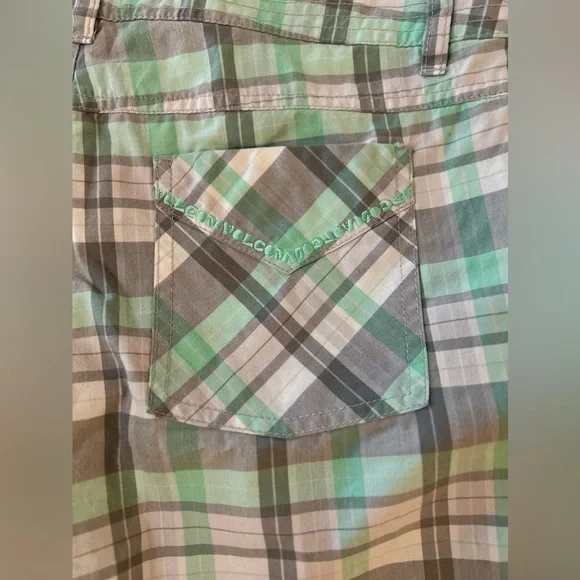 Volcom Bermuda Shorts - Picture 7 of 10